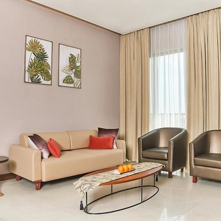 Le Premier Hotel Deltamas Cikarang Szoba fotó