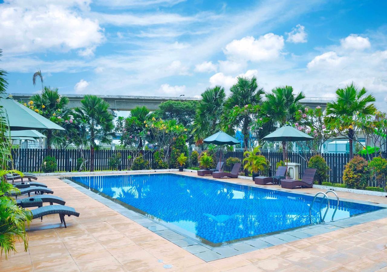 Le Premier Hotel Deltamas Cikarang Kültér fotó