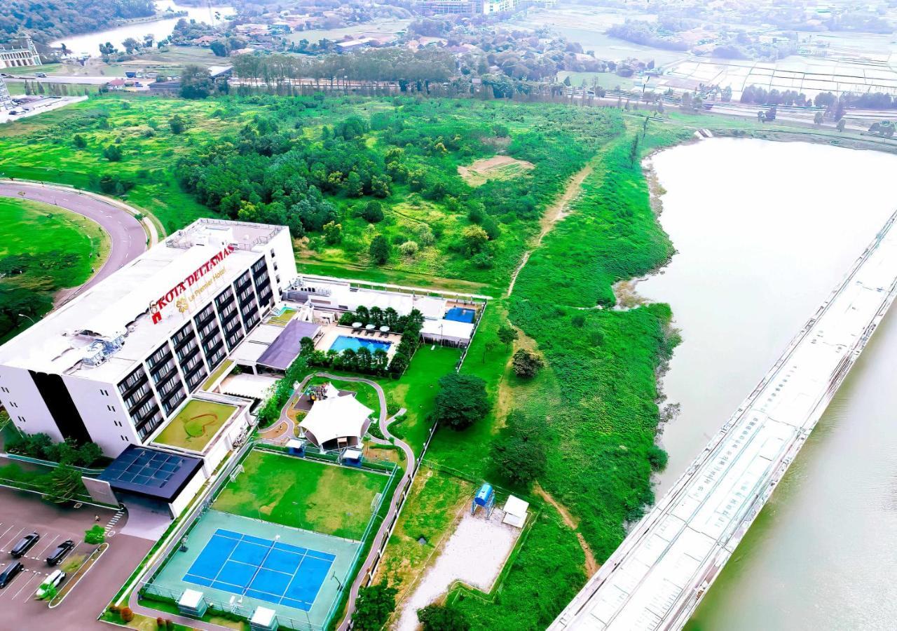 Le Premier Hotel Deltamas Cikarang Kültér fotó