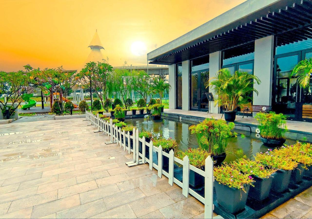 Le Premier Hotel Deltamas Cikarang Kültér fotó