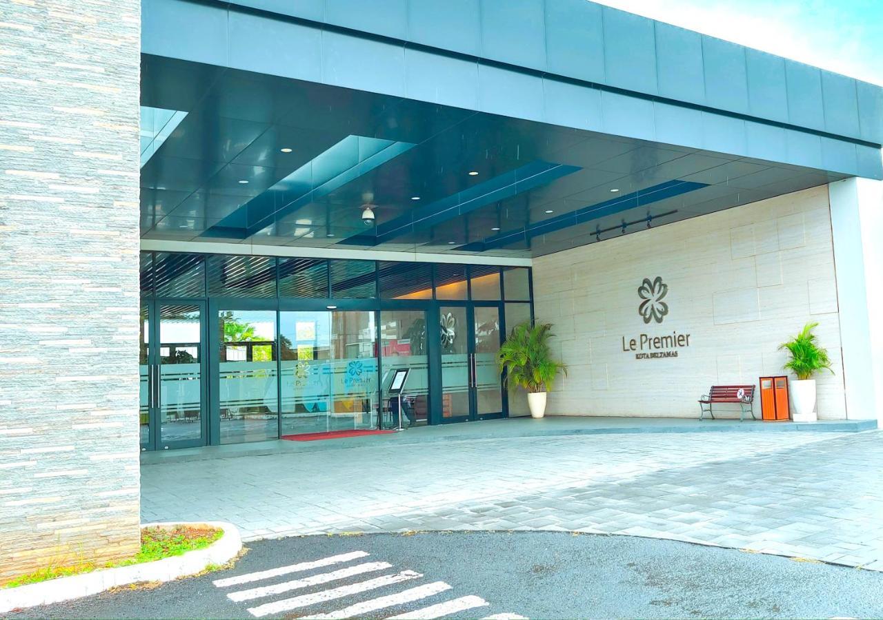 Le Premier Hotel Deltamas Cikarang Kültér fotó