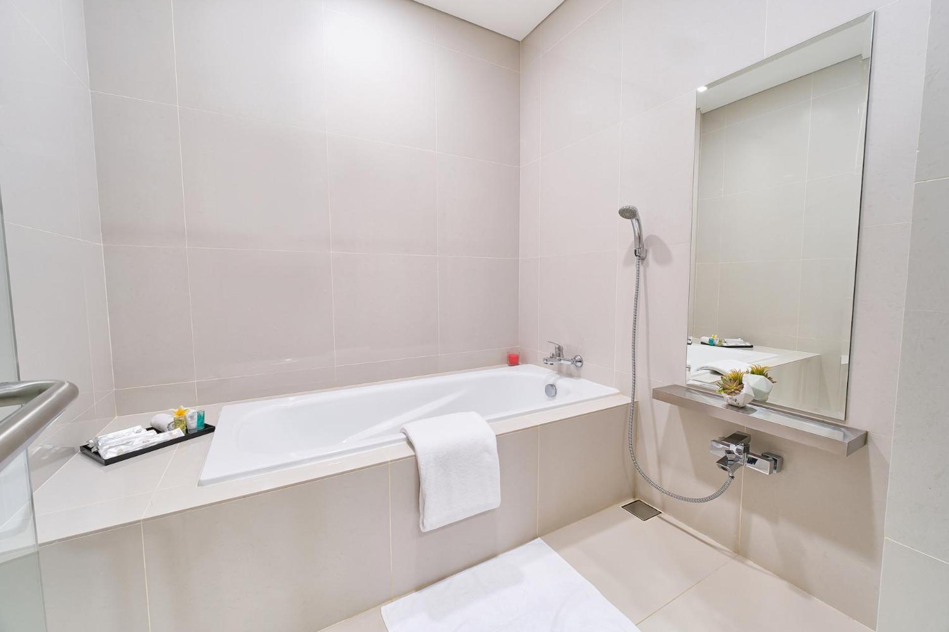 Le Premier Hotel Deltamas Cikarang Szoba fotó